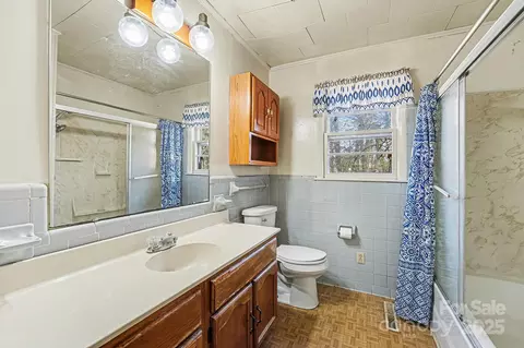 Bath - 3442 Lester St, Conover, NC 28613 photo 1 of 2