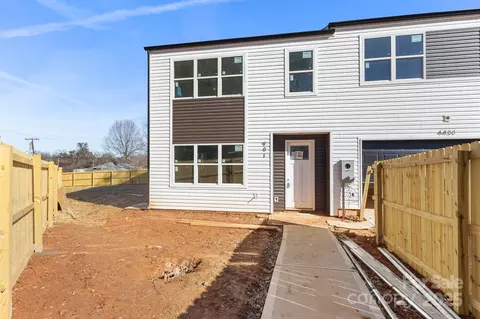 901 S Hoskins Rd, Charlotte, NC 28216