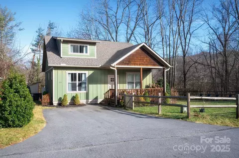 110 Front Porch Dr, Black Mountain, NC 28711