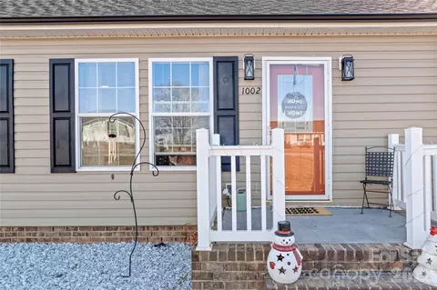 1002 Crestline Dr, Yadkinville, NC 27055