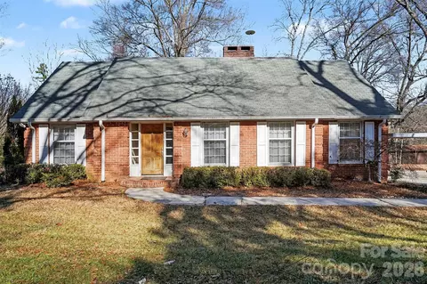 1215 Robinhood Cir, Charlotte, NC 28227