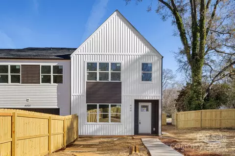 909 S Hoskins Rd, Charlotte, NC 28208