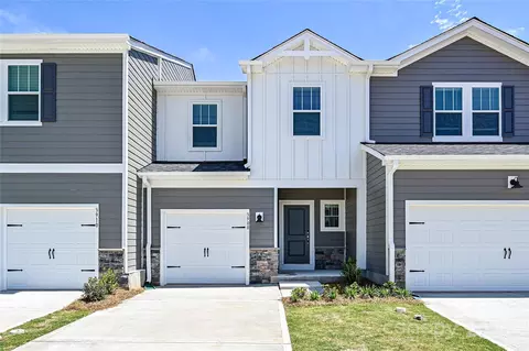8105 Hidden Springs Trl, Charlotte, NC 28216