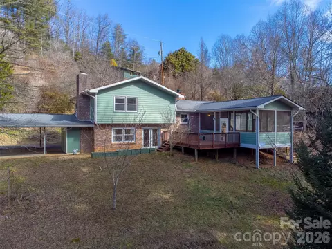 1037 N Country Club Dr, Cullowhee, NC 28723