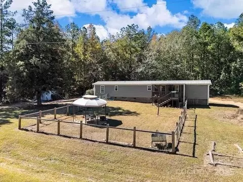 393 Country Estates Rd, Fountain Inn, SC 29644
