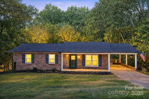 3515 12th Street Ne Dr NE, Hickory, NC 28601