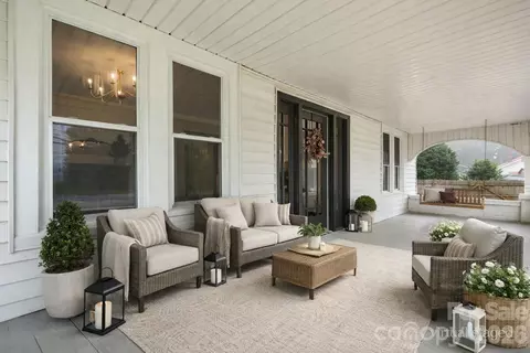 1590 S Center St, Hickory, NC 28602