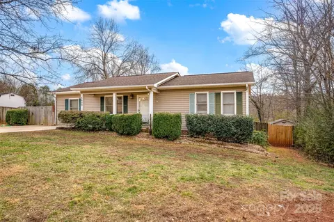 5609 Linville Dr, Hickory, NC 28602