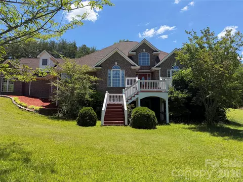 92 Rodaeo Dr, Columbus, NC 28722