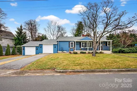 109 Mountain St, Black Mountain, NC 28711