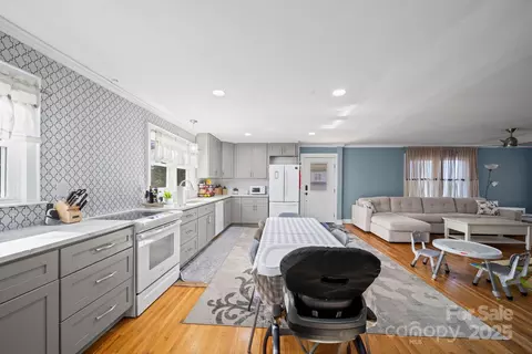 Kitchen - 7670 Nc Hwy 73 E Hwy E, Mount Pleasant, NC 28124 photo 5 of 5