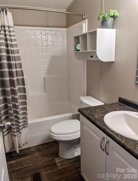 Bath - 2828 E Pine St, Mount Airy, NC 27030 photo 1 of 1