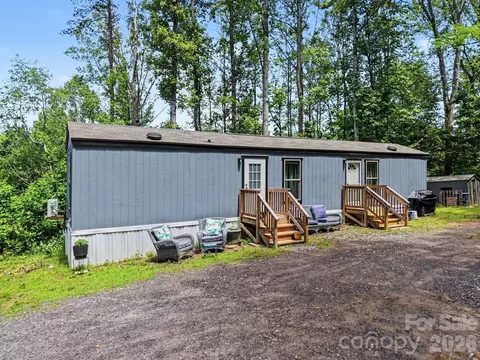Exterior - 2828 E Pine St, Mount Airy, NC 27030 photo 1 of 3