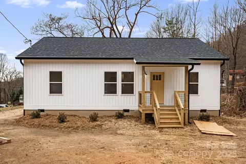 133 Park Ridge Ave, Swannanoa, NC 28778