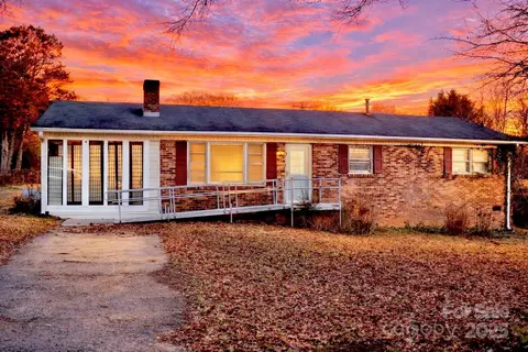 1930 Mountain Brook Dr, Gastonia, NC 28052