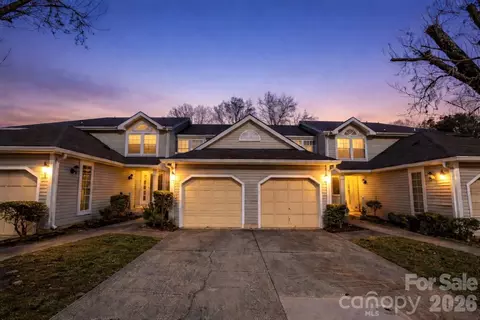 1319 Maple Shade Ln, Charlotte, NC 28270