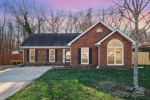 2801 Ashe Croft Dr, Indian Trail, NC 28079