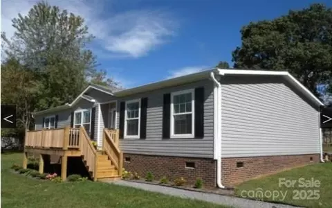 26 Wolf Creek Dr, Black Mountain, NC 28711