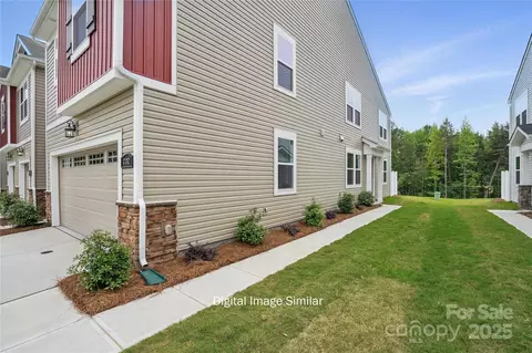 1114 Vibrant Rd, Charlotte, NC 28215