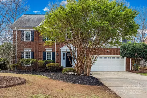 1206 Matthews Plantation Dr, Matthews, NC 28105