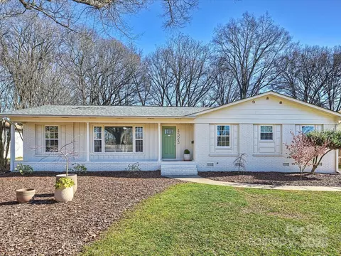 4523 Carriage Drive Cir, Charlotte, NC 28205