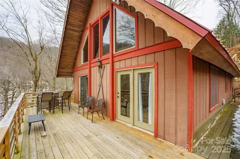 672 Chestnut Ln, Mars Hill, NC 28754
