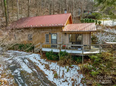 210 Bear Pen Rd, Burnsville, NC 28714