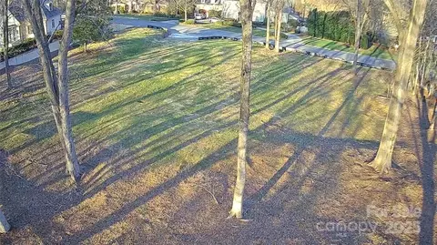 5824 Masters Ct, Charlotte, NC 28226