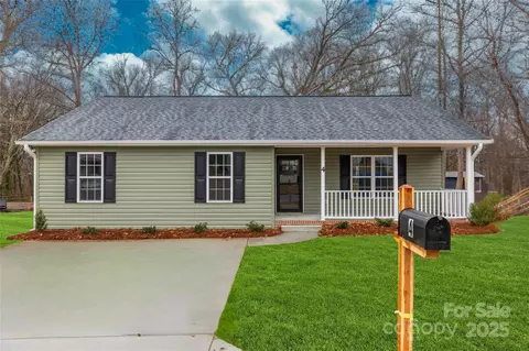 4 Hames St, Lexington, NC 27295