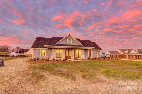 731 Kiser Rd, Bessemer City, NC 28016
