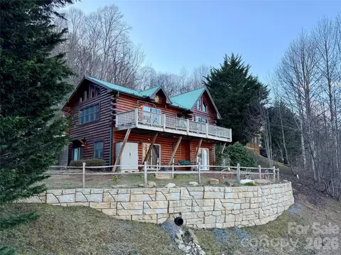 16 Hiawatha Dr, Maggie Valley, NC 28751