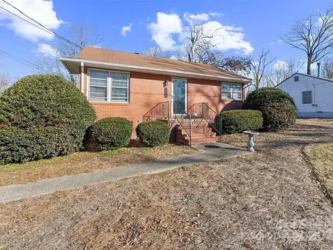 206 Mendenhall Rd, Jamestown, NC 27282