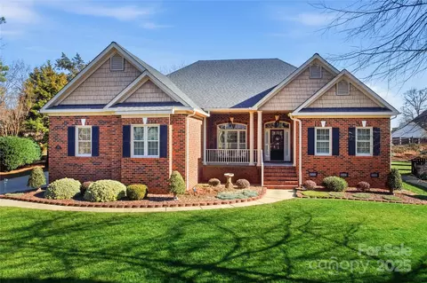 506 Ballymote Ct, Matthews, NC 28104