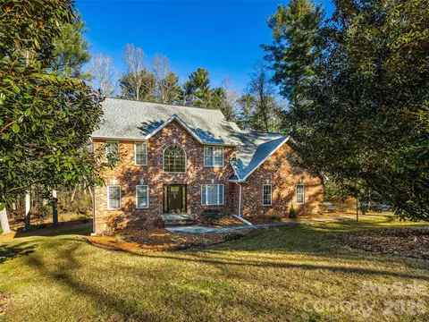 105 Boyd Dr, Flat Rock, NC 28731