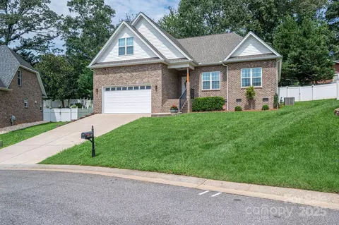 1261 10th Street Nw 34 Pl NW #34, Hickory, NC 28601