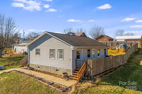 3 Elizabeth St, Canton, NC 28716