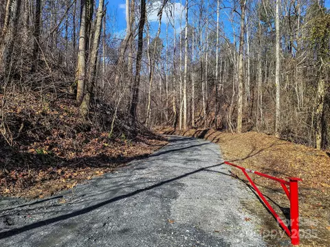6617 Green River Cove Rd, Saluda, NC 28773
