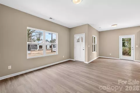 Living - 120 Mitchell St, Salisbury, NC 28144 photo 2 of 4