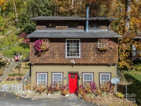 712 Main St, Chimney Rock, NC 28720