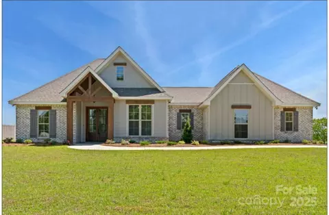 108 Denton Ct, Mount Gilead, NC 27306