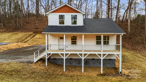 382 Holtzclaw St, Canton, NC 28716