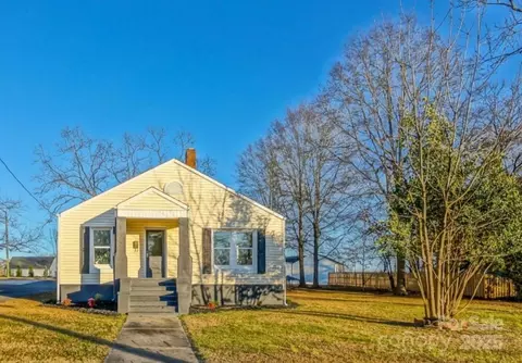 137 N Magnolia St, Mooresville, NC 28115