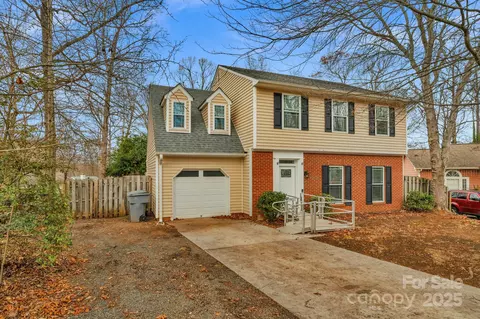 6109 Tartan Green Ct, Charlotte, NC 28227