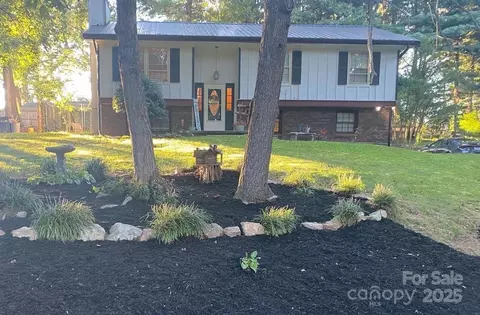 59 Springside Dr, Hendersonville, NC 28792