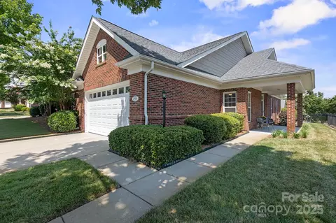 2904 Autumn Harvest Ln, Charlotte, NC 28269
