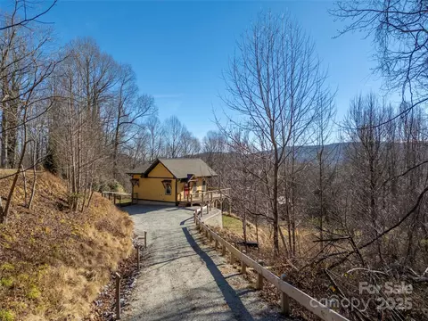865 Frost Rd, Saluda, NC 28773