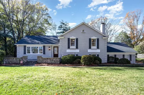 7121 Lancer Dr, Charlotte, NC 28226