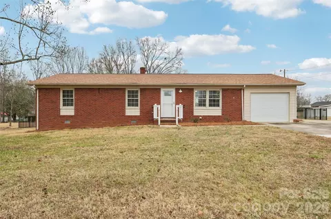 2223 Woodhurst Ln, Albemarle, NC 28001
