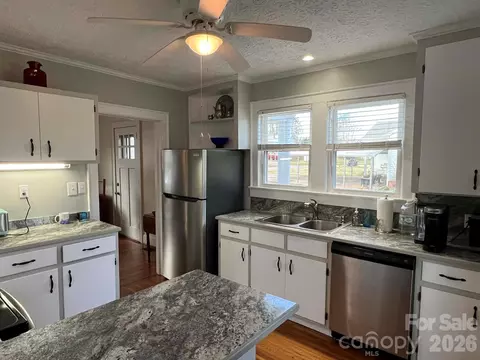 Kitchen - 122 Murphy Ct, Morganton, NC 28655 photo 2 of 2