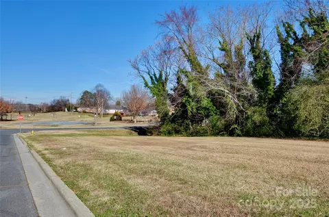 John 2, Monroe, NC 28110 photo 3